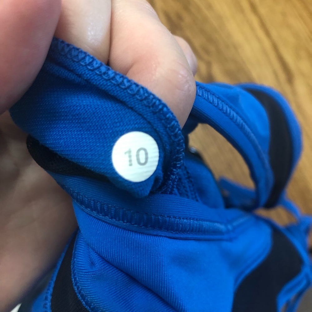 Lululemon Criss Cross Back Yoga Sports Bra with Mesh Panels Blue Navy Blue Sz 10 - Picture 2 of 8